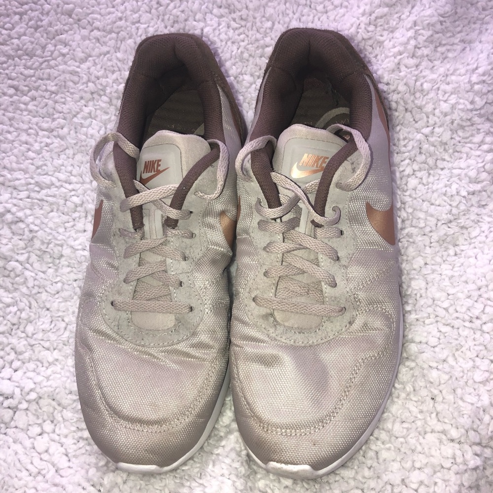 Nike Sneaker